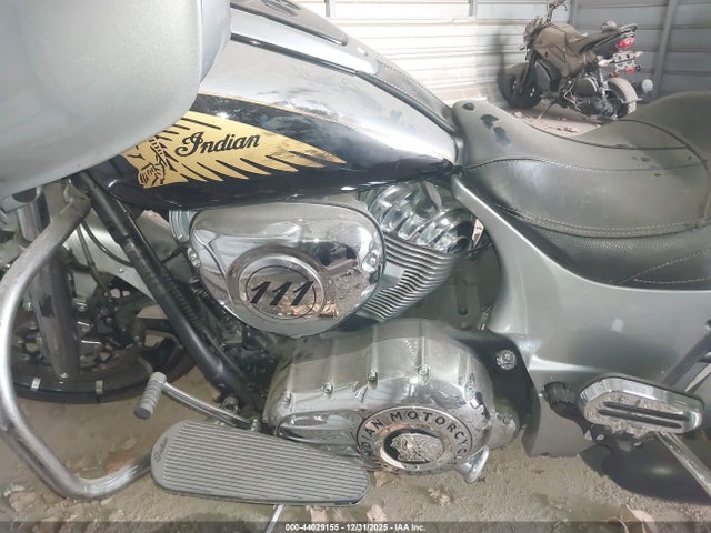 2017 INDIAN MOTORCYCLE CO. CHIEFTAIN 56KTCNAA8H3355088 Photo 8