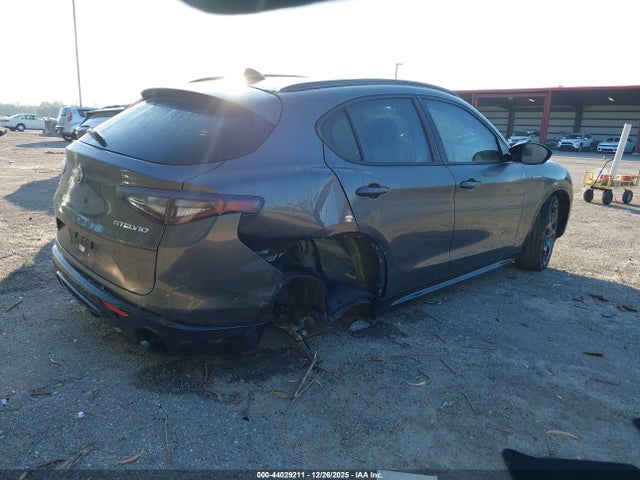 2024 ALFA ROMEO STELVIO ZASPAKBNXR7D75924 Photo 3