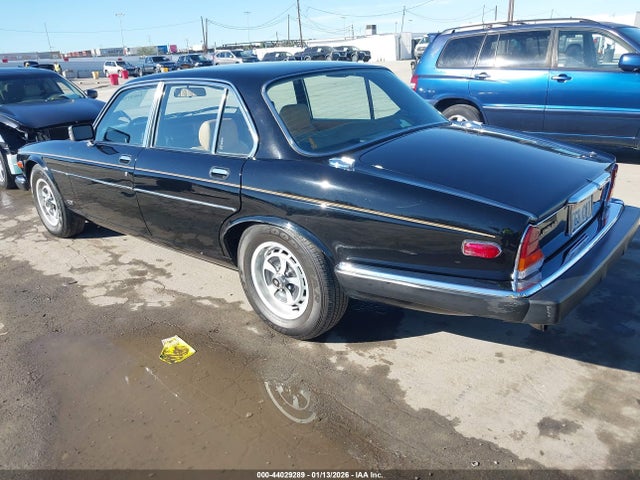 1984 JAGUAR XJ6 SAJAV1340EC370804 Photo 2