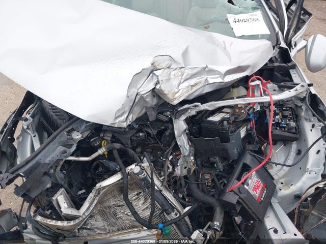 2017 CADILLAC XT5 1GYKNBRS1HZ128694 Photo 9