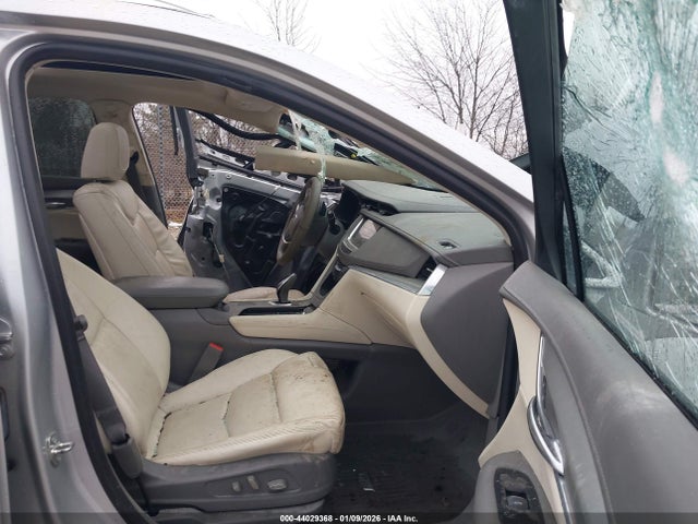2017 CADILLAC XT5 1GYKNBRS1HZ128694 Photo 4