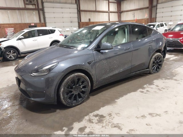 2023 TESLA MODEL Y 7SAYGAEE6PF712391 Photo 1