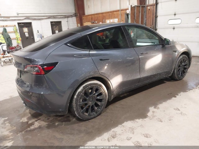 2023 TESLA MODEL Y 7SAYGAEE6PF712391 Photo 3
