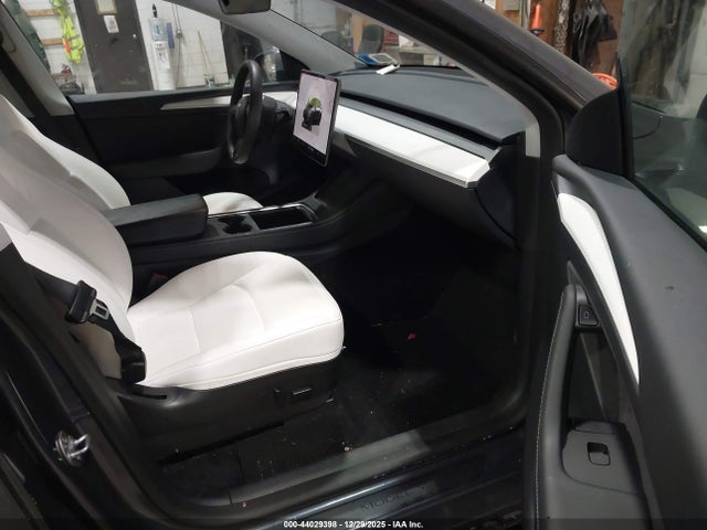 2023 TESLA MODEL Y 7SAYGAEE6PF712391 Photo 4