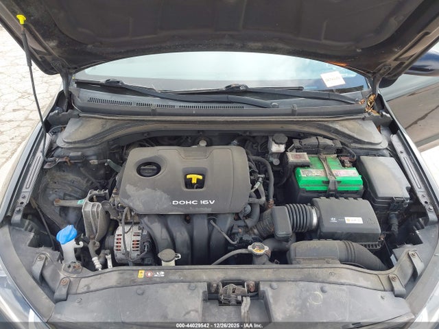 5NPD84LF8HH026443 Hyundai ELANTRA SE