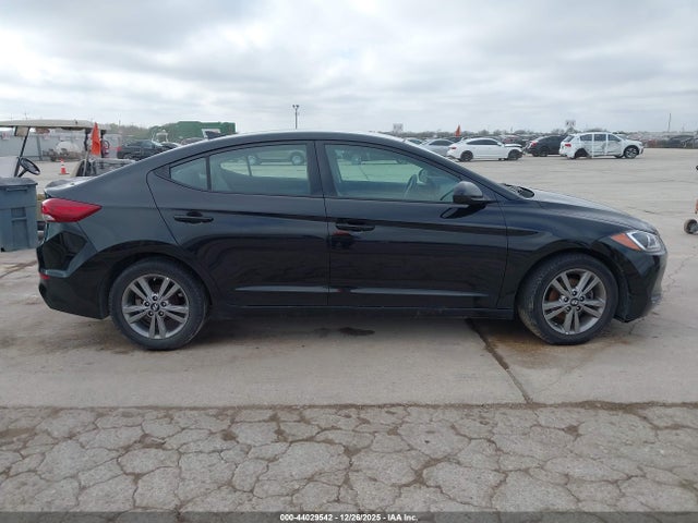5NPD84LF8HH026443 Hyundai ELANTRA SE