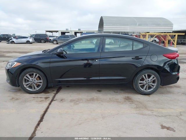 5NPD84LF8HH026443 Hyundai ELANTRA SE