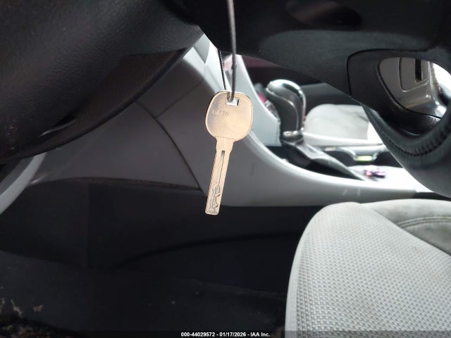 2013 Hyundai Sonata Gls მანქანა იყიდება აუქციონზე, vin: 5NPEB4ACXDH752572, აუქციონის ნომერი: 44029572