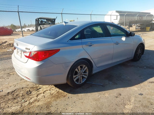 2013 Hyundai Sonata Gls მანქანა იყიდება აუქციონზე, vin: 5NPEB4ACXDH752572, აუქციონის ნომერი: 44029572