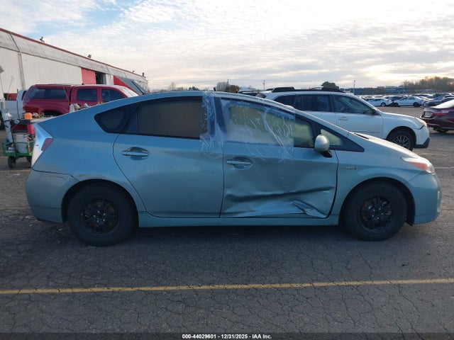 Toyota Prius Three 2014 JTDKN3DU4E1736708 Image 13
