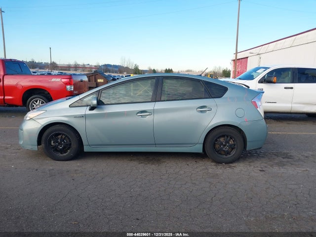 Toyota Prius Three 2014 JTDKN3DU4E1736708 Image 14