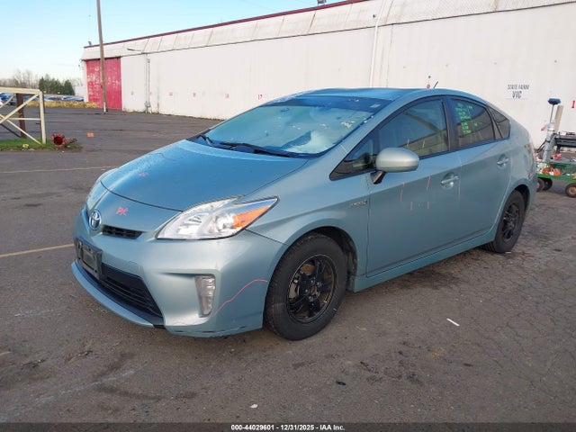 Toyota Prius Three 2014 JTDKN3DU4E1736708 Image 2