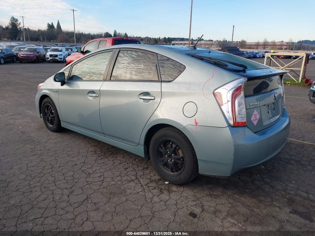 Toyota Prius Three 2014 JTDKN3DU4E1736708 Image 3