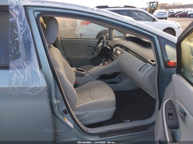 Toyota Prius Three 2014 JTDKN3DU4E1736708 Image 5