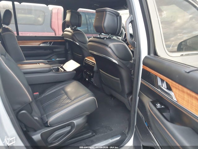 1C4SJVGJ2NS116328 Jeep Grand Wagoneer Series Iii 4x4