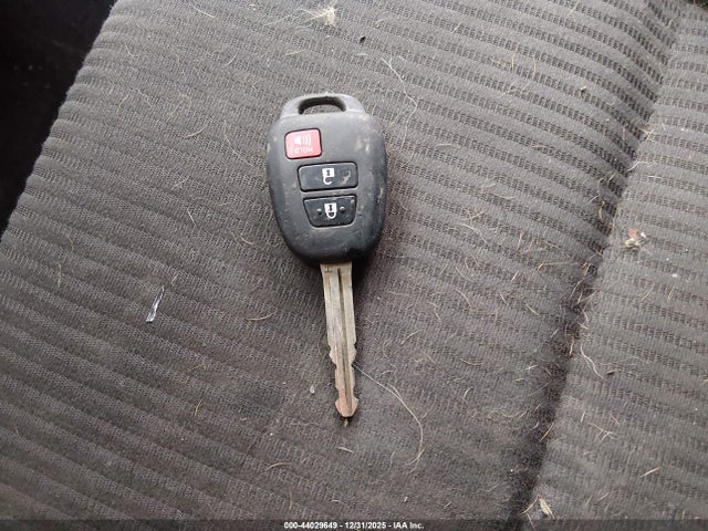 JTMZFREVXHJ713363 Toyota RAV4 LE