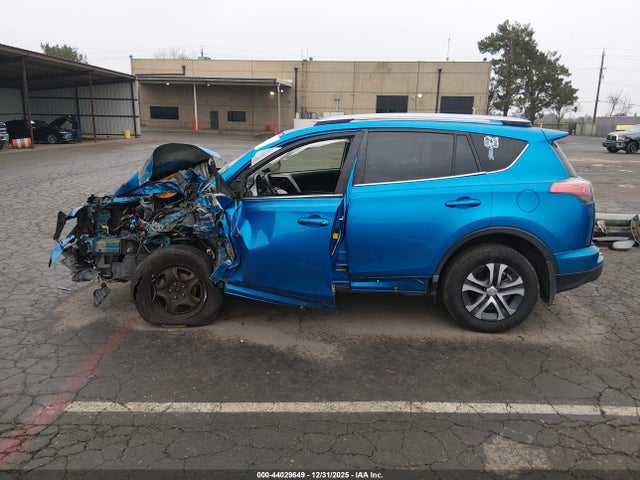 JTMZFREVXHJ713363 Toyota RAV4 LE
