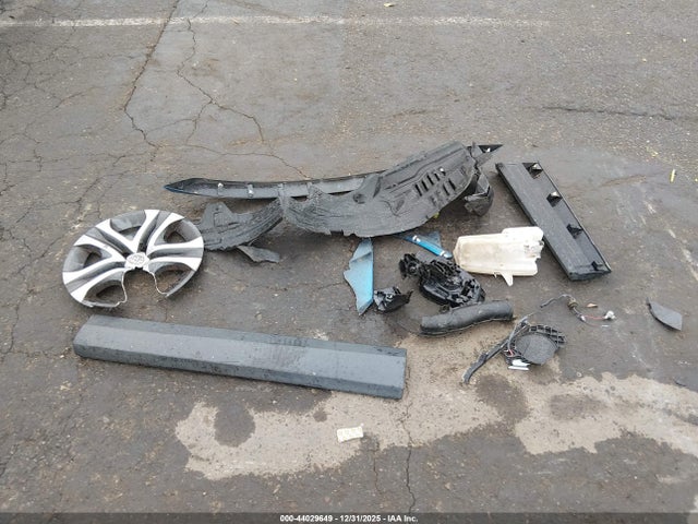 JTMZFREVXHJ713363 Toyota RAV4 LE