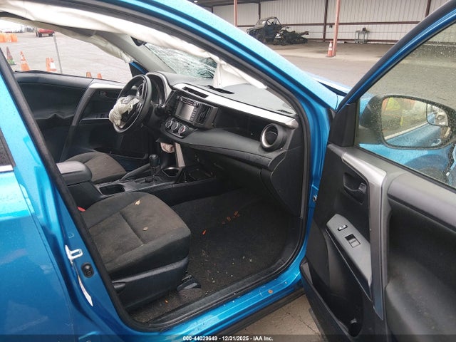 JTMZFREVXHJ713363 Toyota RAV4 LE