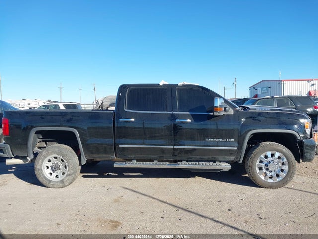 44029984 :رقم المزاد ، 1GT12UEY2HF226652 vin ، 2017 Gmc Sierra 2500hd Denali مزاد بيع