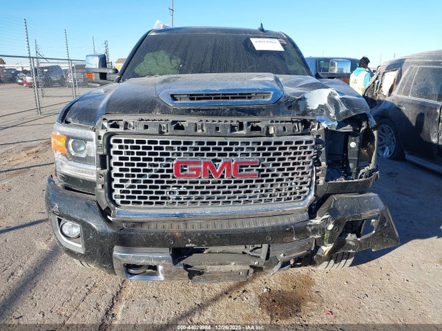 44029984 :رقم المزاد ، 1GT12UEY2HF226652 vin ، 2017 Gmc Sierra 2500hd Denali مزاد بيع