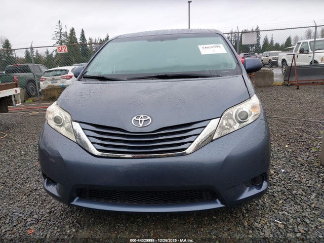 5TDKZ3DC4HS851134 Toyota Sienna Le 8 Passenger