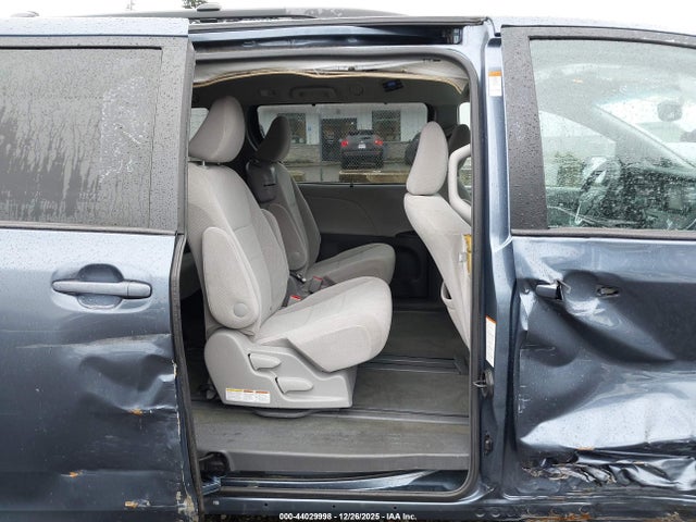 5TDKZ3DC4HS851134 Toyota Sienna Le 8 Passenger