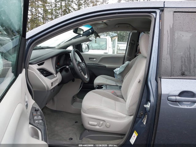 5TDKZ3DC4HS851134 Toyota Sienna Le 8 Passenger