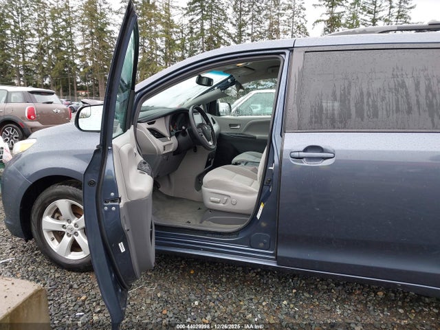 5TDKZ3DC4HS851134 Toyota Sienna Le 8 Passenger