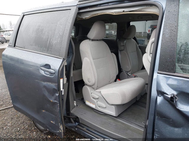 5TDKZ3DC4HS851134 Toyota Sienna Le 8 Passenger