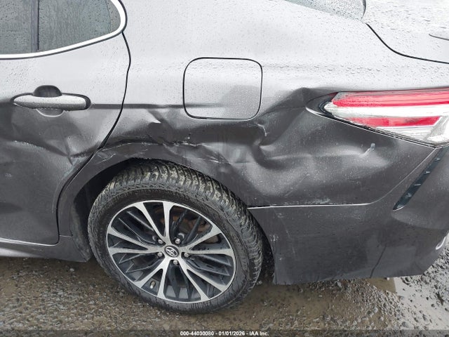4T1B11HK5JU504583 Toyota CAMRY SE