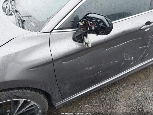 4T1B11HK5JU504583 Toyota CAMRY SE