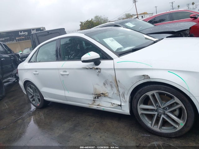 WAUAUGFFXJ1040964 Audi A3 2.0t Premium/2.0t Tech Premium