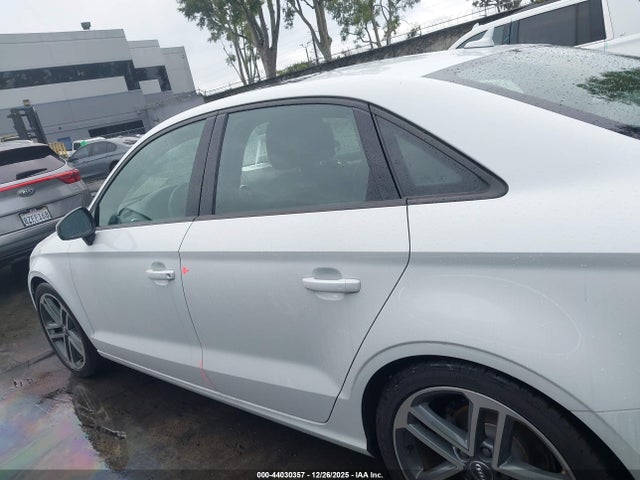 WAUAUGFFXJ1040964 Audi A3 2.0t Premium/2.0t Tech Premium
