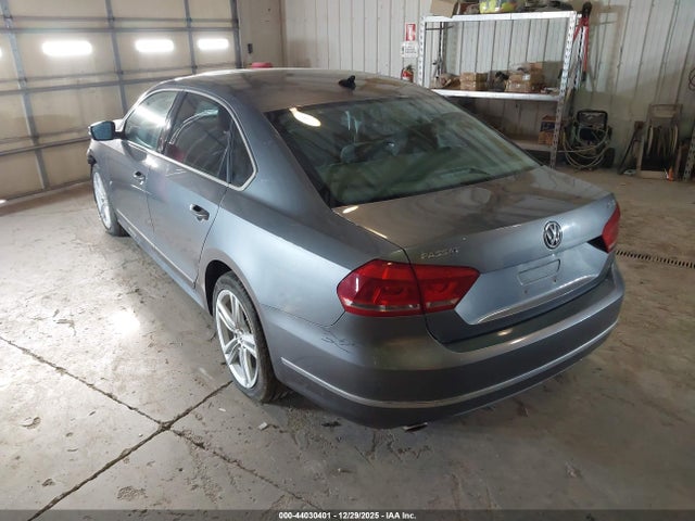 2013 VOLKSWAGEN PASSAT 1VWBN7A30DC056338 Photo 2