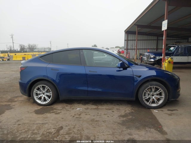 44030416 :رقم المزاد ، 5YJYGDED2MF109634 vin ، 2021 Tesla Model Y Standard Range Rear-wheel Drive مزاد بيع