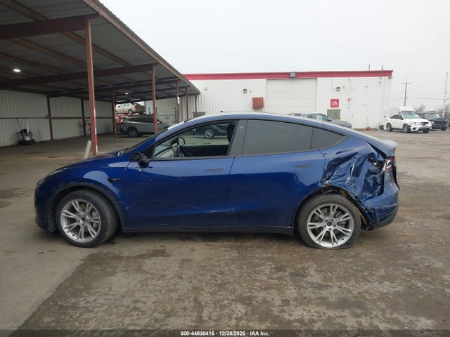 44030416 :رقم المزاد ، 5YJYGDED2MF109634 vin ، 2021 Tesla Model Y Standard Range Rear-wheel Drive مزاد بيع