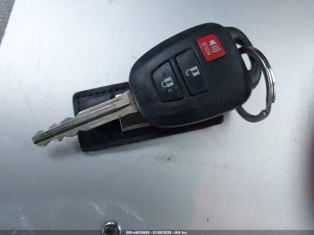 JTDKDTB3XJ1614880 Toyota Prius C One