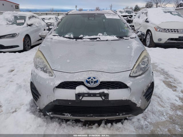 JTDKDTB3XJ1614880 Toyota Prius C One
