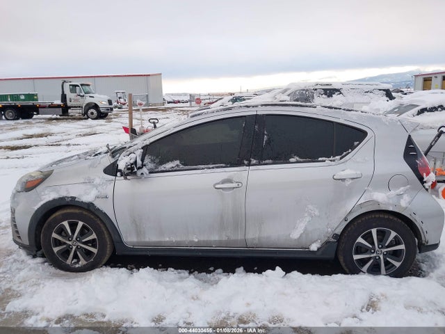 JTDKDTB3XJ1614880 Toyota Prius C One