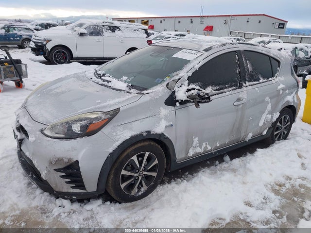 JTDKDTB3XJ1614880 Toyota Prius C One