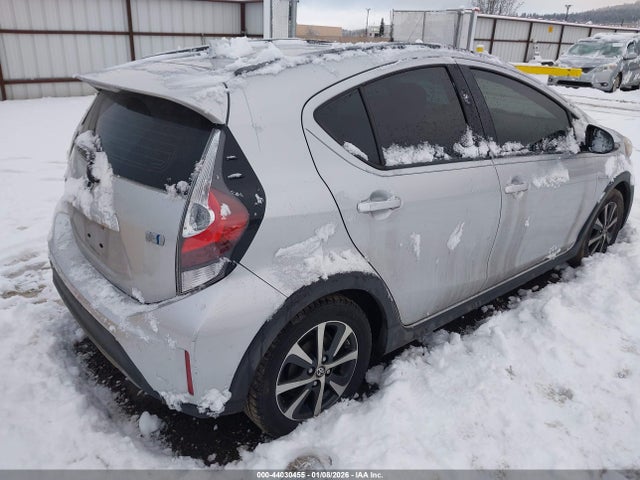 JTDKDTB3XJ1614880 Toyota Prius C One