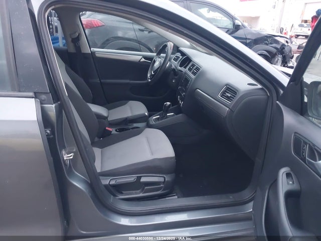 3VW2B7AJ8HM348525 Volkswagen Jetta 1.4t S
