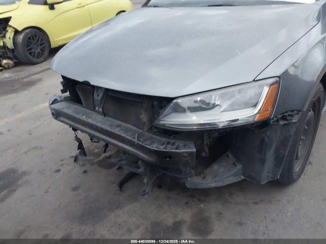 3VW2B7AJ8HM348525 Volkswagen Jetta 1.4t S