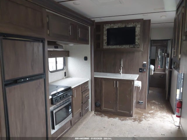 5ZT2CTMB7K1211981 Wolf 31 Ft