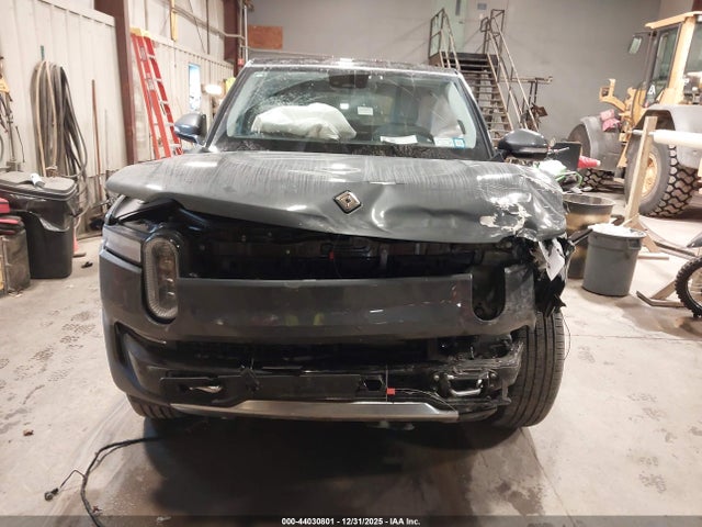 7PDSGCBA3RN030064 Rivian R1s