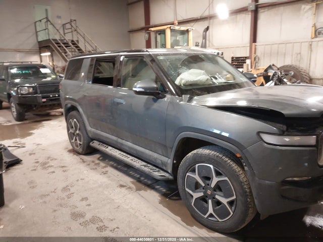 7PDSGCBA3RN030064 Rivian R1s