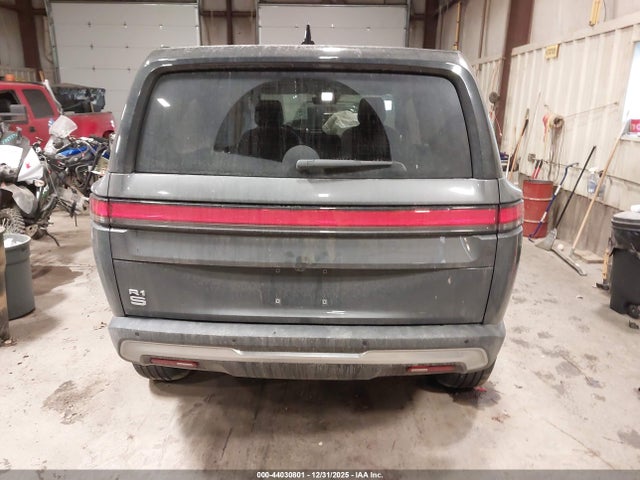 7PDSGCBA3RN030064 Rivian R1s