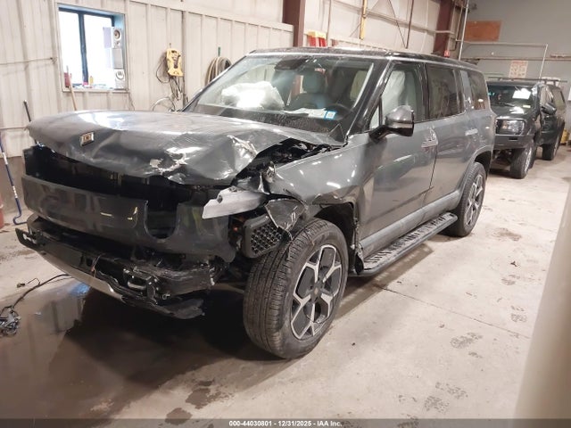 7PDSGCBA3RN030064 Rivian R1s