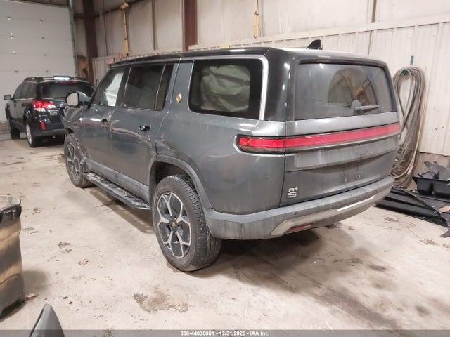 7PDSGCBA3RN030064 Rivian R1s